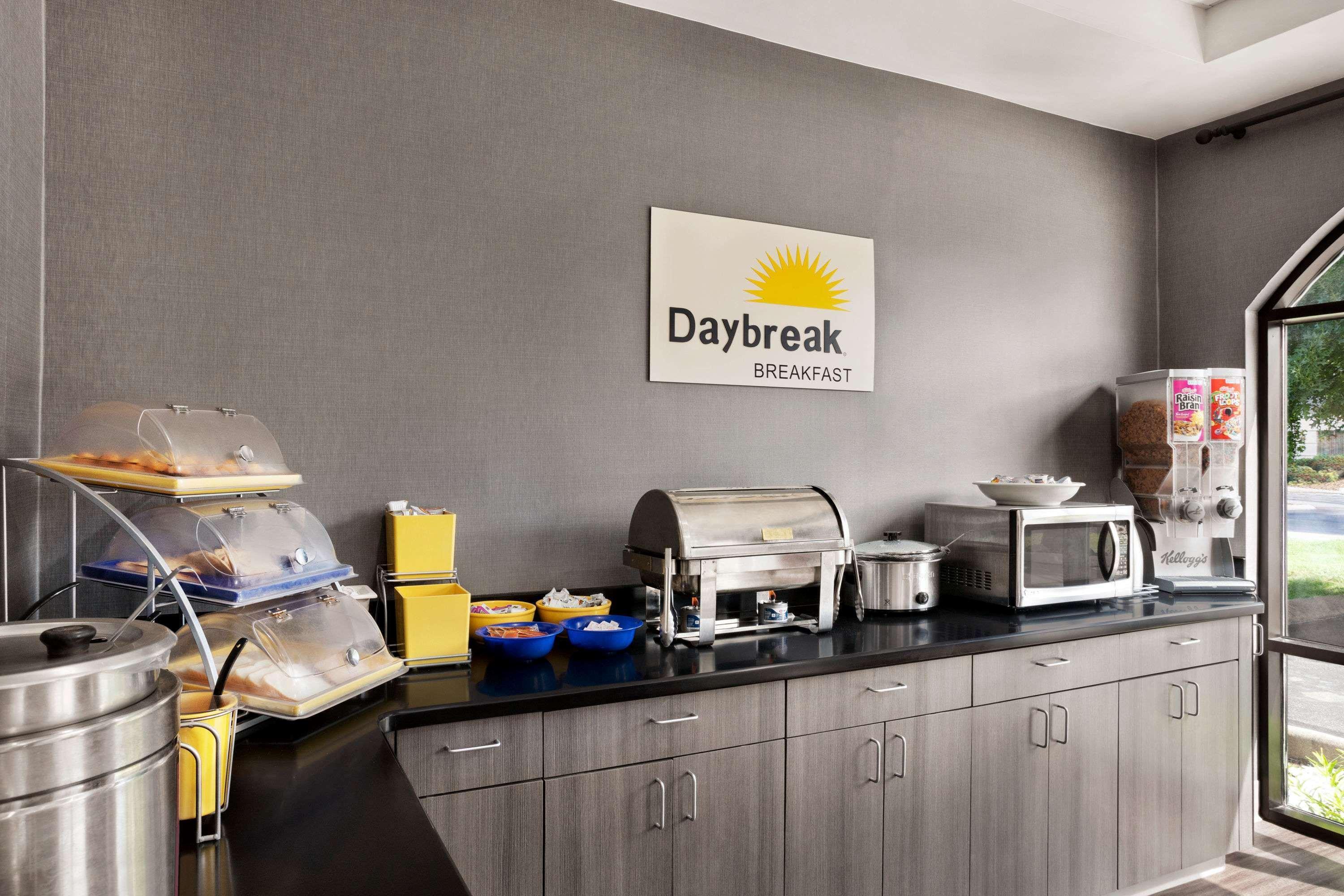 Days Inn & Suites By Wyndham Murfreesboro Buitenkant foto