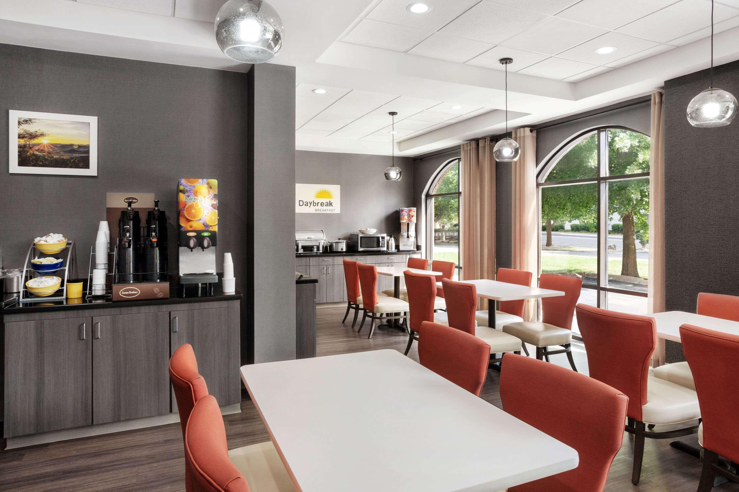 Days Inn & Suites By Wyndham Murfreesboro Buitenkant foto