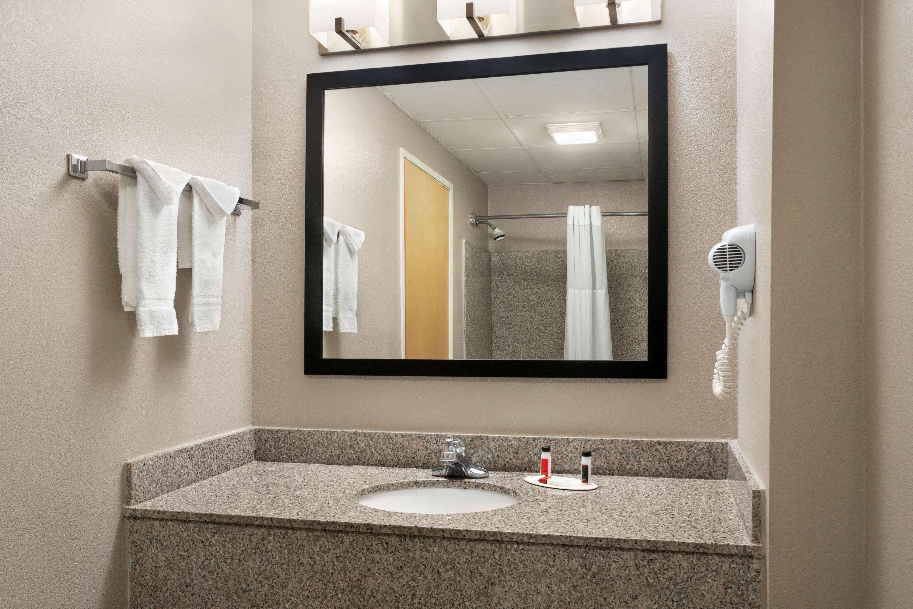 Days Inn & Suites By Wyndham Murfreesboro Buitenkant foto