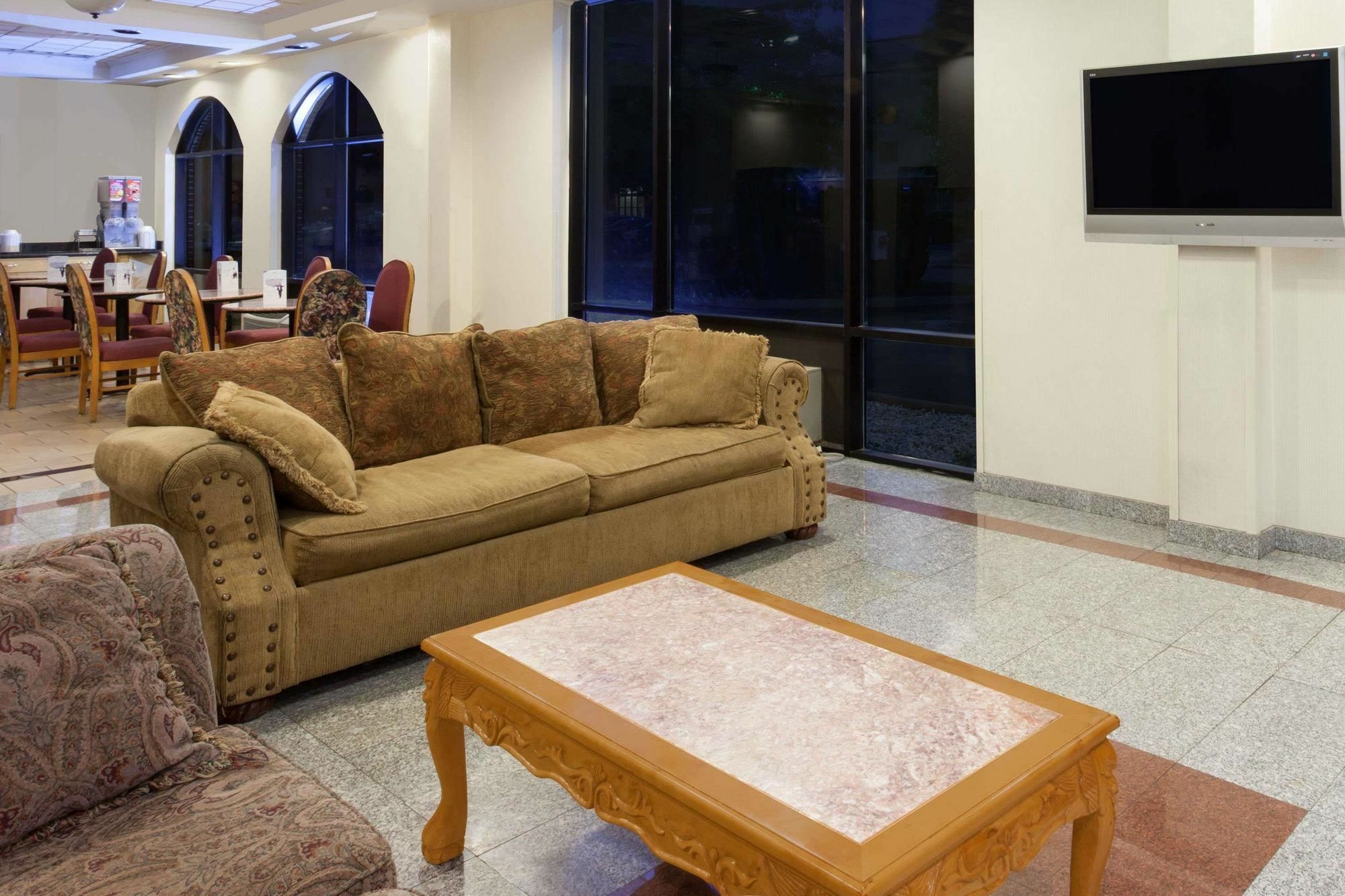 Days Inn & Suites By Wyndham Murfreesboro Buitenkant foto