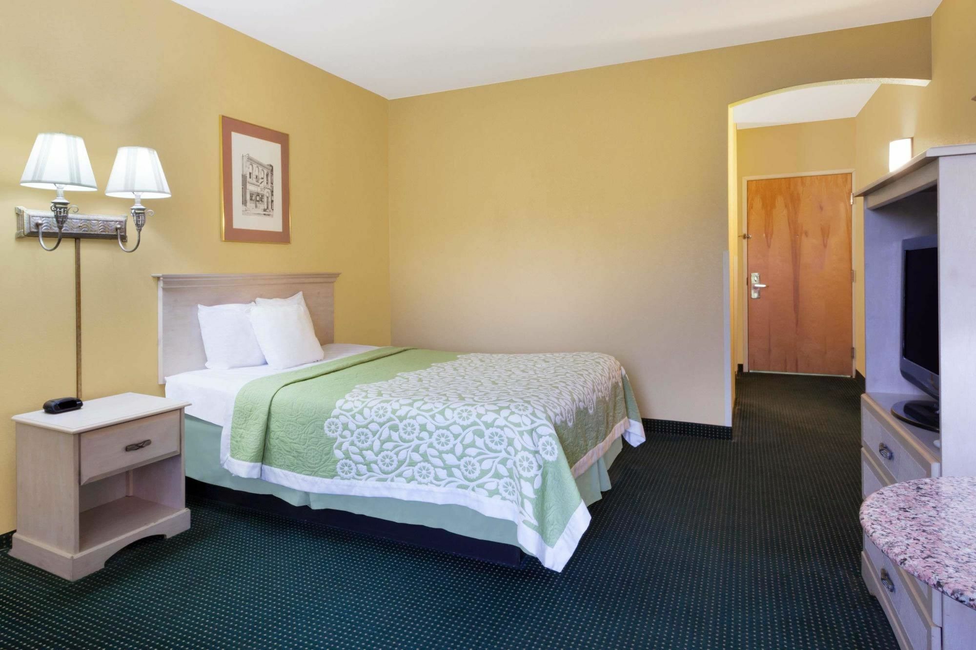 Days Inn & Suites By Wyndham Murfreesboro Buitenkant foto